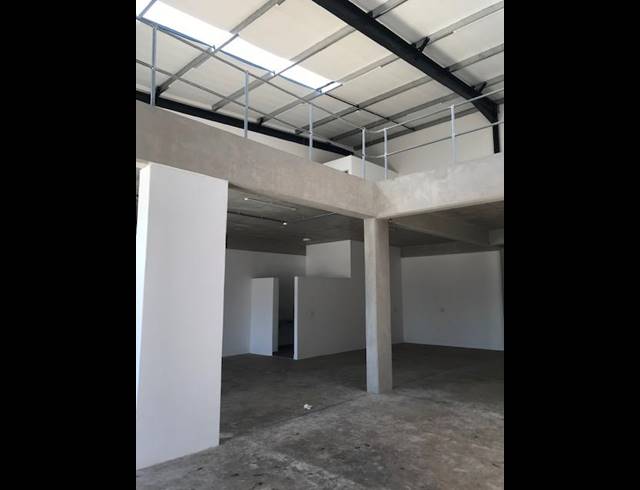300M² WAREHOUSE TO LET IN GLEN ANIL
